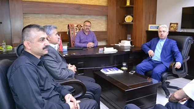 Koca’dan Eğitim Bir-Sen’e ziyaret – Kocatepe Gazetesi