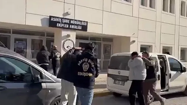 Kombi Çalan 5 Şüpheliden 4'ü Tutuklandı