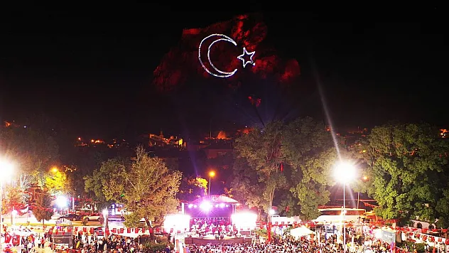 Konser ve ışık gösterileri beğenildi