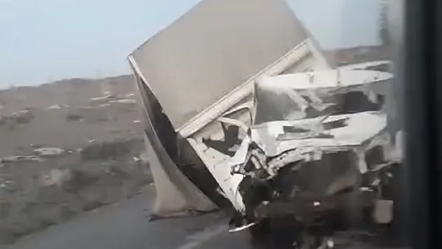 Kontrolden Çıkan Kamyon Refüje Çarptı: 1 Yaralı