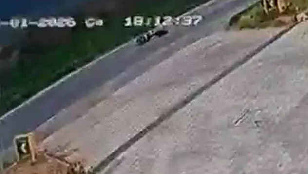 Kontrolden Çıkan Motosiklet Devrildi, Sürücüsü Yaralandı