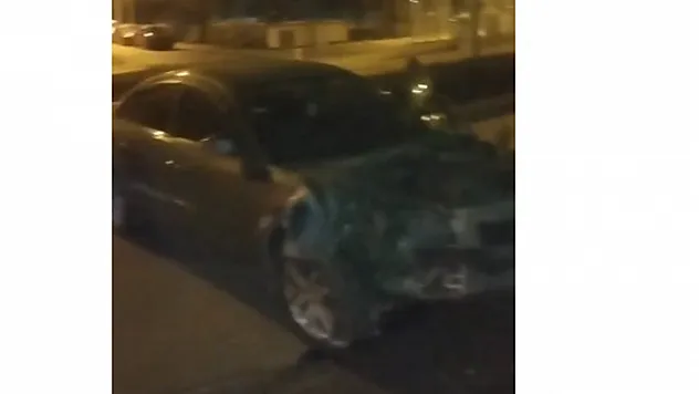 Kontrolden Çıkan Otomobil Ağaca Çarparak Durabildi