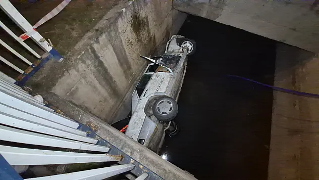 Kontrolden Çıkan Otomobil Sulama Kanalına Uçtu: 2 Yaralı
