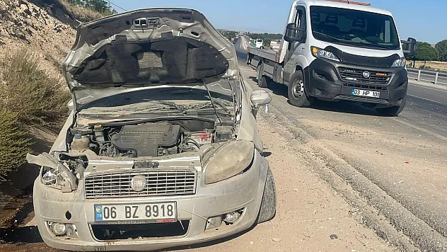Kontrolden çıkıp bariyere çarpan otomobil sürücüsü ağır yaralandı