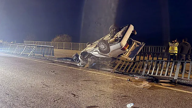Köprü Demirlerine Çarpıp Hurdaya Döndü: 1 Kişi Öldü