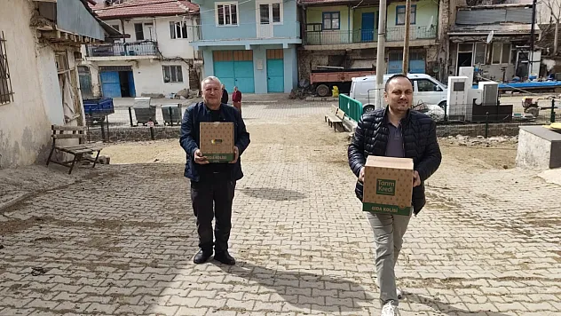 Köy köy Gezdiler, Yüzleri Güldürdüler