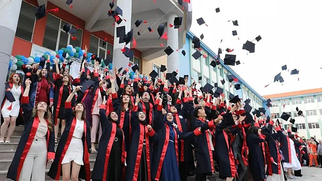 KSBÜ’de mezuniyet coşkusu yaşandı