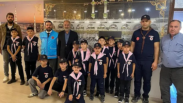 Küçük İzcilerden Büyük Vefa