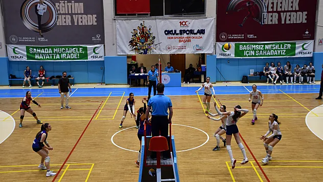 Küçük Kızlar Voleybol Kulüp Müsabakaları Başladı