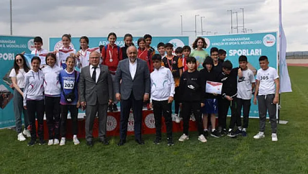Küçük ve Yıldız atletler Afyon’da yarıştı