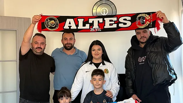Kumbarasındaki Parayı Eskişehirspor'a Bağışlayan Hüseyin Buğra'ya Sürpriz Hediye