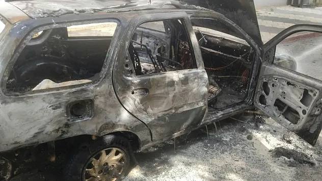 Kundaklandığı İddia Edilen Otomobil Küle Döndü
