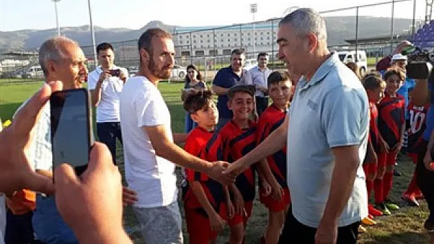 Kupayı Aybaba taktim etti – Kocatepe Gazetesi