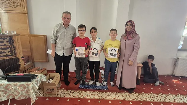 Kur'an-I Kerim Kursu Çocuklara Verilen Hediyeler İle Sona Erdi