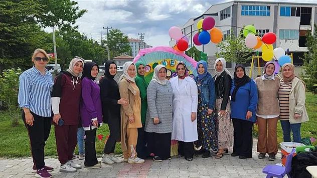 Kur'an Kursu Öğrencileri, Annelerine Hediye Hazırladı