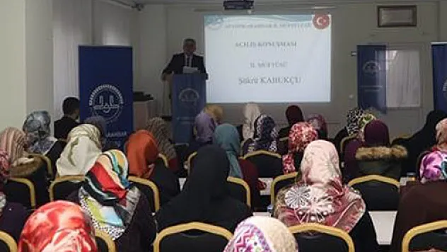 Kur’an Kursu öğreticilerine seminer verildi