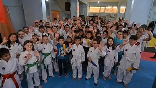 Kuşak hediyeleri Başkan Çöl'den – Kocatepe Gazetesi