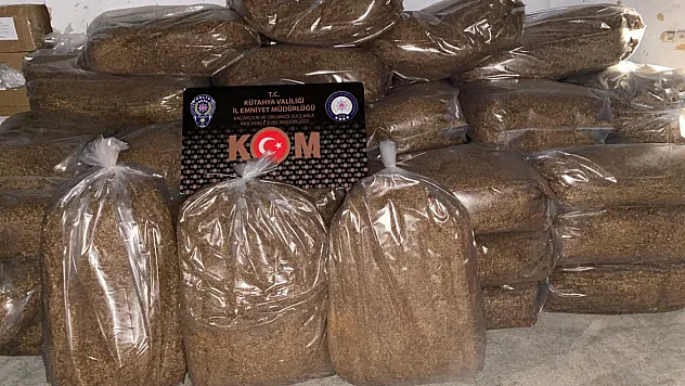 Kütahya'da 2 Araca Kaçakçılık Operasyonu: 1 Ton 716 Kilo Tütün Ele Geçirildi