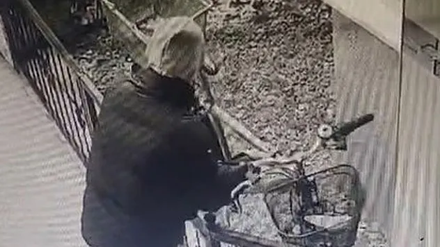Kütahya'da Gündüz Vakti Bisiklet Hırsızlığı Kamerada