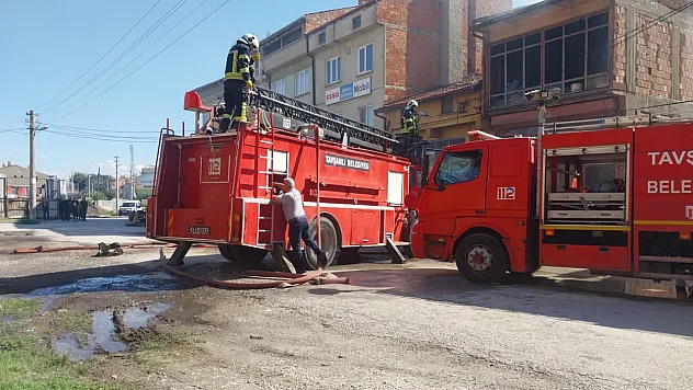 Kütahya'da İş Yerindeki Yangında 1 İtfaiye Eri Yaralandı