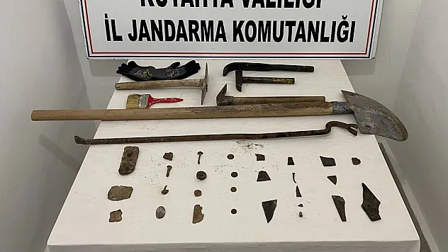 Kütahya'da Tarihi Eser Operasyonu! 28 Obje ve 4 Sikke Ele Geçirildi