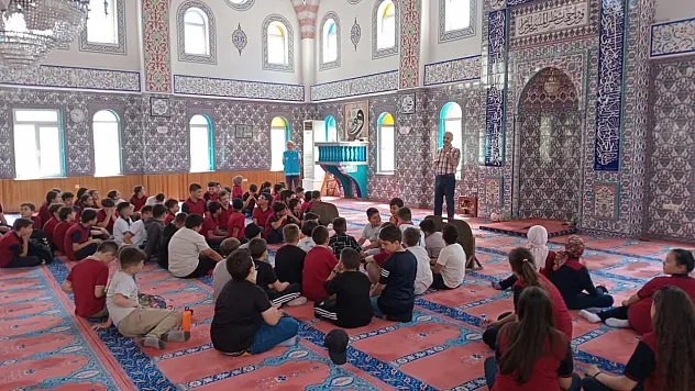 Kütahya'da Yıl Sonu Etkinlikleri Renkli Görüntülere Sahne Oldu