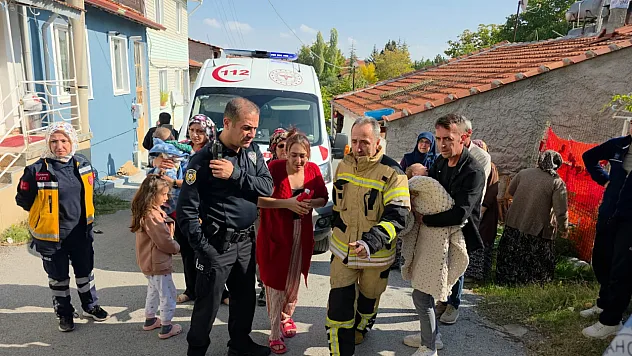 Kütahya'daki Yangında Bir Anne Ve İki Çocuğu, Balkona Sığınarak Alevlerden Kurtuldu