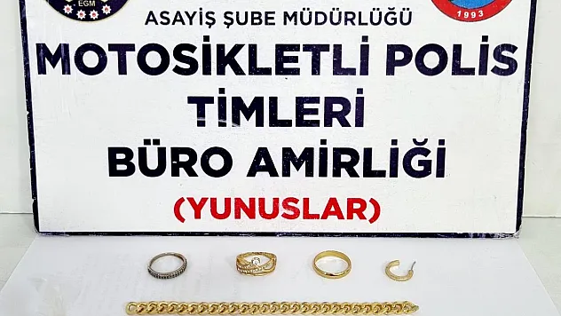 Kütahya'da durdurulan araçta çalıntı ziynet eşyası ve narkotik madde ele geçirildi