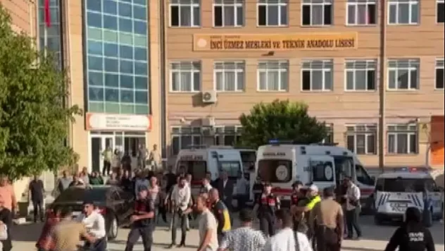 Manisa'da Okul Yakınında Silahlı Saldırı: 11 Öğrenci Yaralandı
