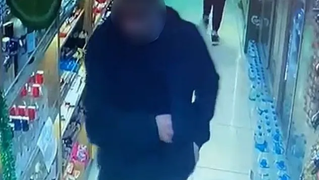 Marketten Alkollü İçecek Çalan Şahıs Kameraya Yakalandı