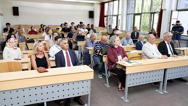 Matematiğin Kalbi Afyonkarahisar'da Atıyor!