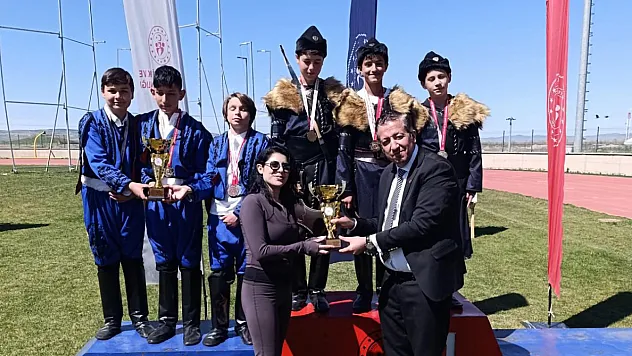 Maver Kemal Arsoy Ortaokulu Zirveyi Bırakmadı