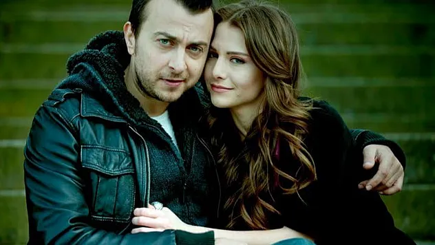 Mecnun'un İlk Leyla'sı Ezgi Asaroğlu Kimdir?