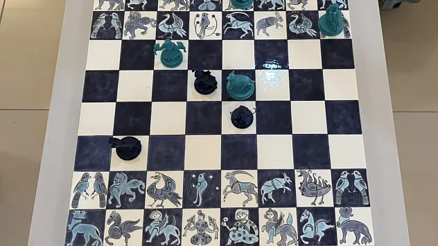 Mezun Olmadan Önce Kişisel Sergi Açtı