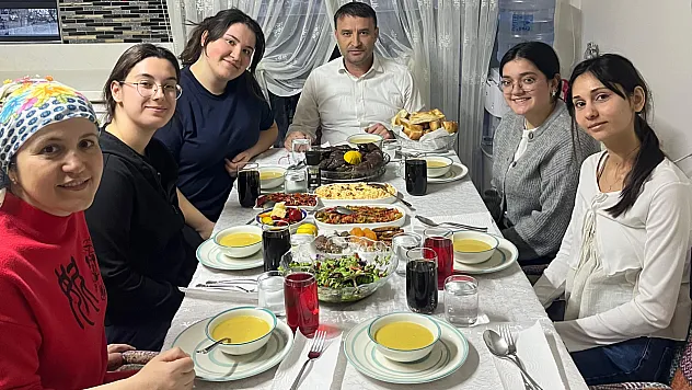 MHP'li Aileler Öğrencileri İftarda Ağırladı