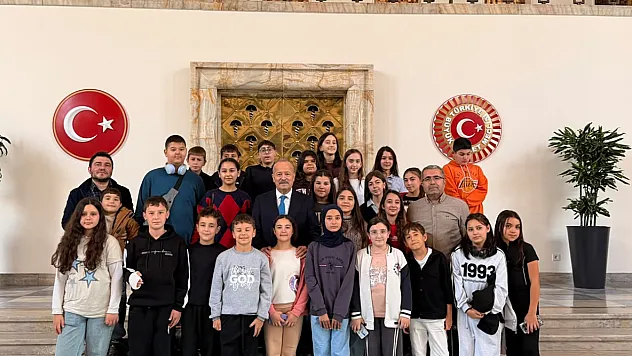 MHP'li Mehmet Taytak, Afyonkarahisarlı Öğrencileri Meclis'te Ağırladı