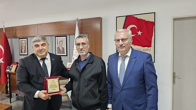 Milli Eğitimde Emekli Personele Vefa Plaketi