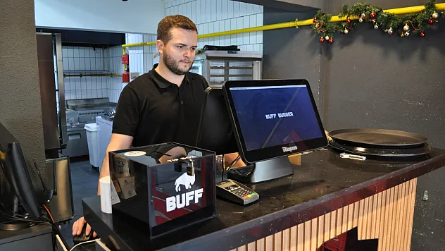 Milyonlarca Borcu Olan İşletme Sahibi İçerisinde Bulunduğu Durumu Mizaha Vurdu
