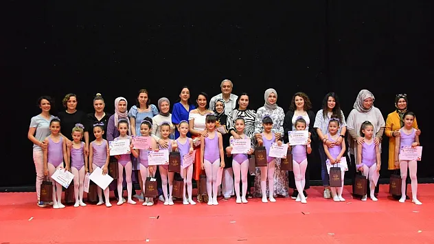 Minik cimnastikçilerin gösterileri beğeni ile izlendi