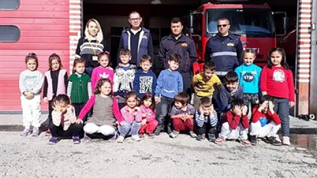 Minik öğrenciler itfaiyeyi tanıdı – Kocatepe Gazetesi