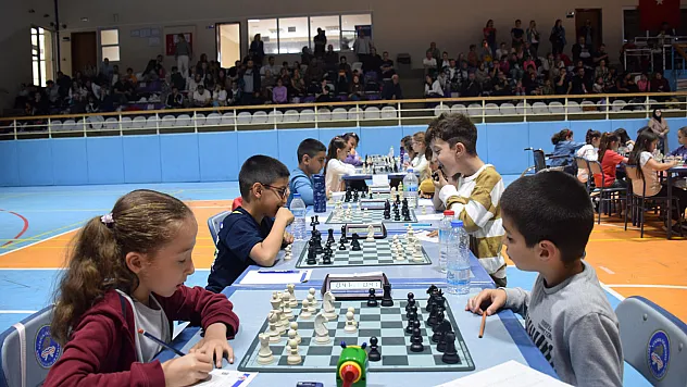 Minikler Kıyasıya Yarıştı, Madalyalar Sahiplerini Buldu