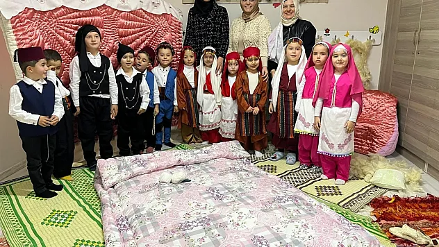 Minikler Yerli Malı Haftası'nda Yorgan Dikti