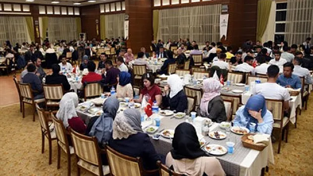 “Misafir” öğrencilerle anlamlı iftar – Kocatepe Gazetesi