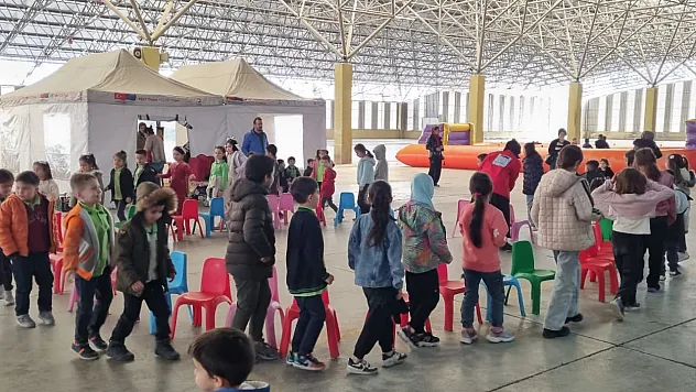 Mobil Çocuk Dostu Alan Tırı, Emek Mahallesi'nde Kuruldu