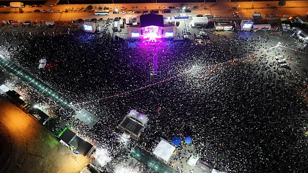 Motofest'te İkinci Gece Şov! M Lisa, Sefo Ve Demet Akalın Sahneyi Salladı