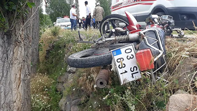 Motosiklet ve otomobilin çarptığı kazada 2 kişi yaralandı