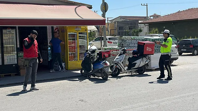 Motosikletli Kurye, Otomobille Çarpıştı