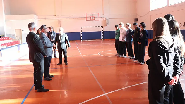 Müdür Altınkaynak Derse Girdi! Öğrencilerle Birlikte Spor Yaptı