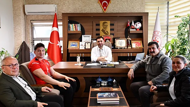 Müdür Aslan, Milli Sporcu Ve Antrenörlerini Kabul Etti