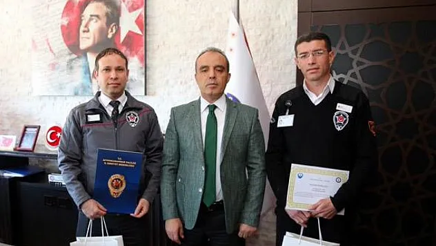 Müdür Erol, Güvenlik Görevlilerine Belge Takdim Etti